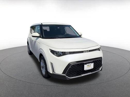 Snow White Pearl 2025 Kia Soul LX