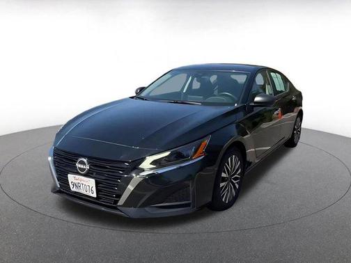 Super Black 2025 Nissan Altima SV FWD