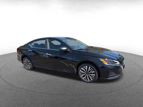 Super Black 2025 Nissan Altima SV FWD