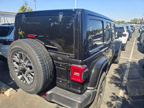 2025 Jeep Wrangler 4-Door Sahara 4x4