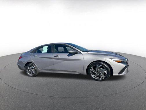 2025 Hyundai ELANTRA SEL