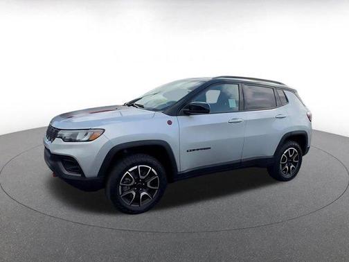Silver Zynith Metallic Clearcoat 2025 Jeep Compass Trailhawk