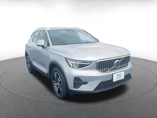 2024 Volvo XC40 CORE