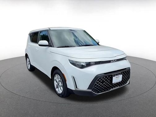 Snow White Pearl 2025 Kia Soul LX