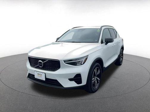 2024 Volvo XC40 CORE