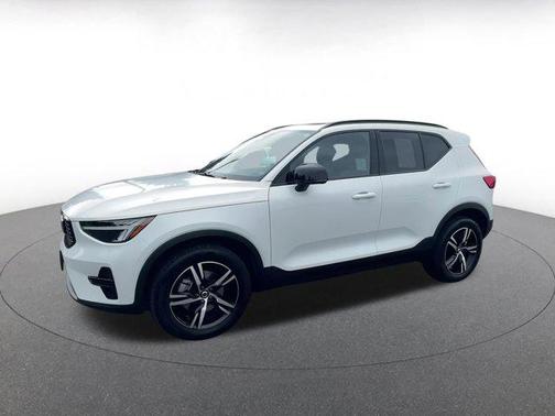 2024 Volvo XC40 CORE