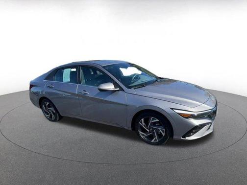 2025 Hyundai ELANTRA SEL