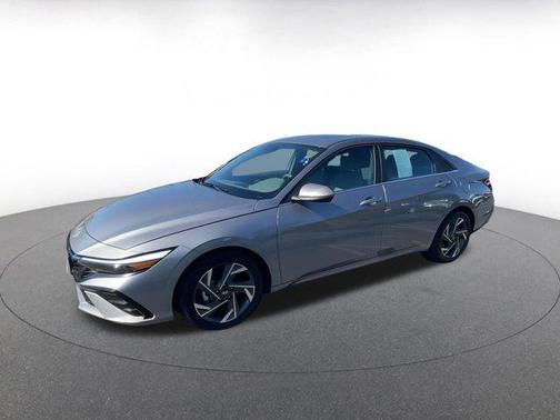 2025 Hyundai ELANTRA SEL