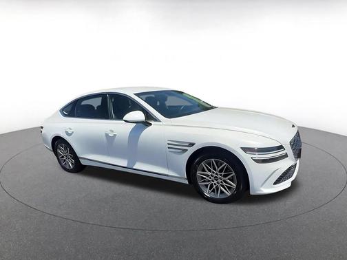 Uyuni White 2026 Genesis G80 2.5T AWD