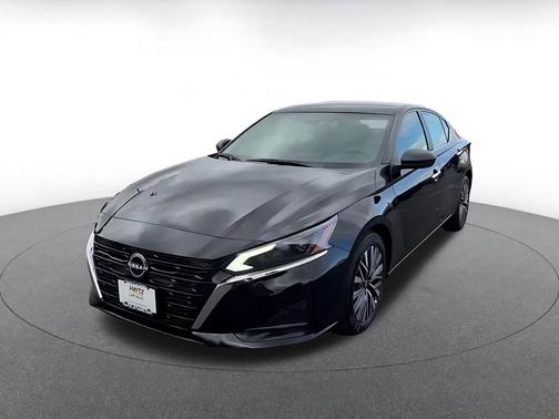 Super Black 2025 Nissan Altima SV FWD
