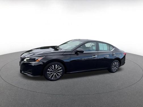 Super Black 2025 Nissan Altima SV FWD