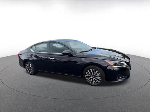 Super Black 2025 Nissan Altima SV FWD