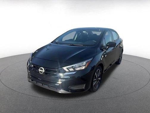 Super Black 2025 Nissan Versa 1.6 SV