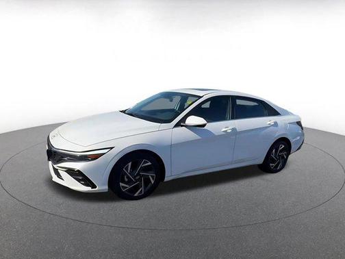 2025 Hyundai ELANTRA SEL