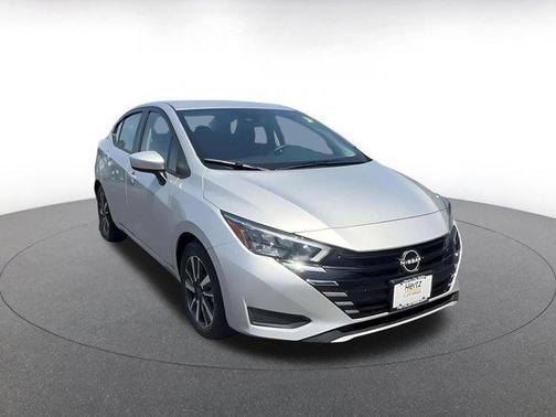 Brilliant Silver Metallic 2025 Nissan Versa 1.6 SV