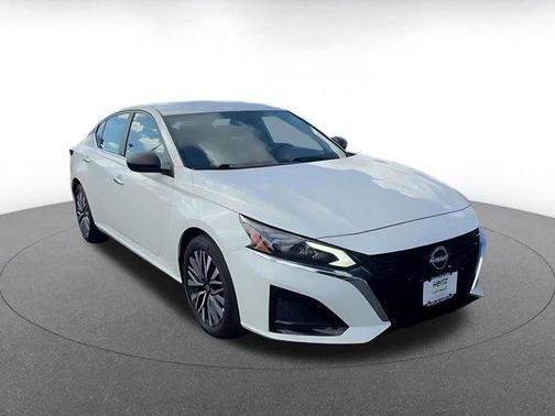 Glacier White 2025 Nissan Altima SV FWD