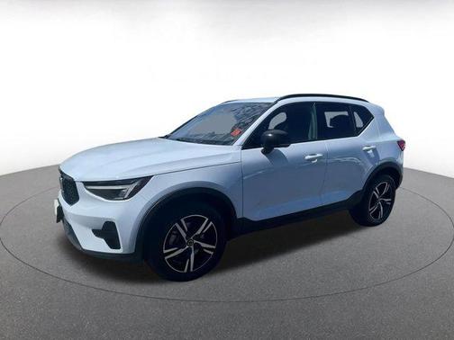 2024 Volvo XC40 CORE