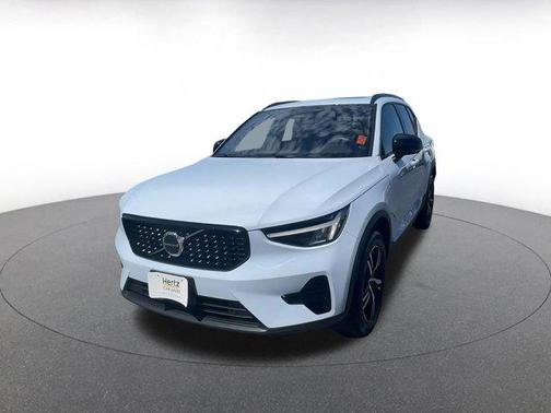 2024 Volvo XC40 CORE