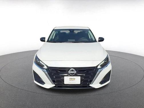 Glacier White 2025 Nissan Altima SV FWD