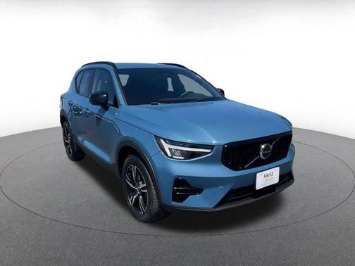 2024 Volvo XC40 CORE