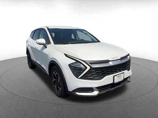 Snow White Pearl 2024 Kia Sportage LX