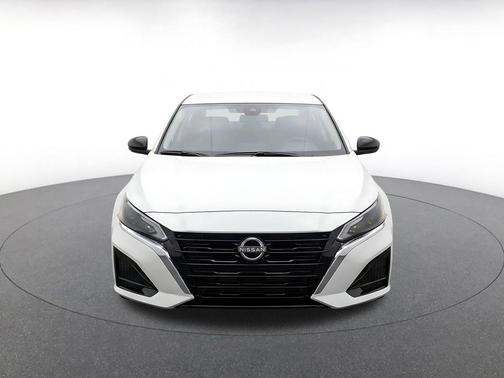 Glacier White 2025 Nissan Altima SV FWD