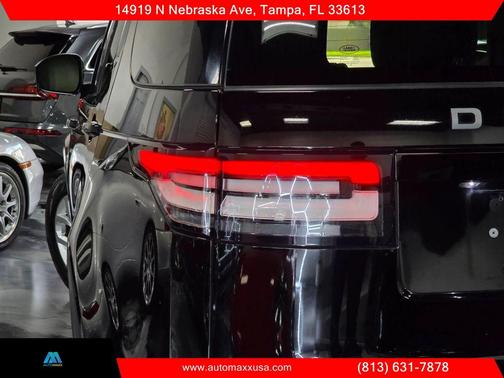 Black 2019 Land Rover Discovery SE
