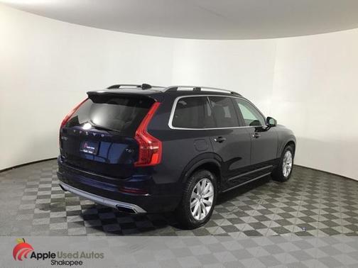 2016 Volvo XC90 T6 Momentum