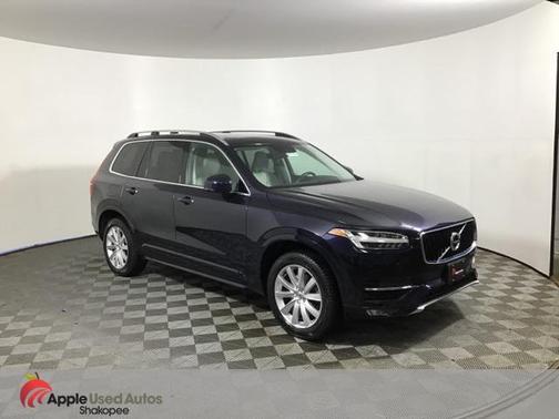 2016 Volvo XC90 T6 Momentum