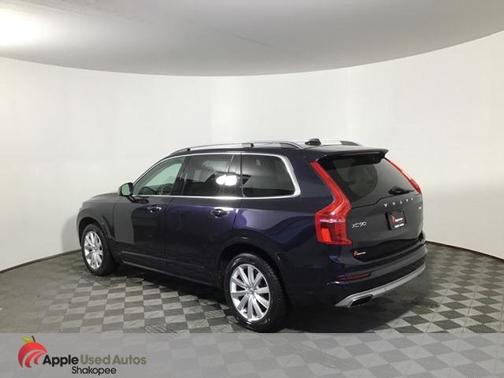 2016 Volvo XC90 T6 Momentum