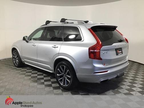 2016 Volvo XC90 T6 Momentum