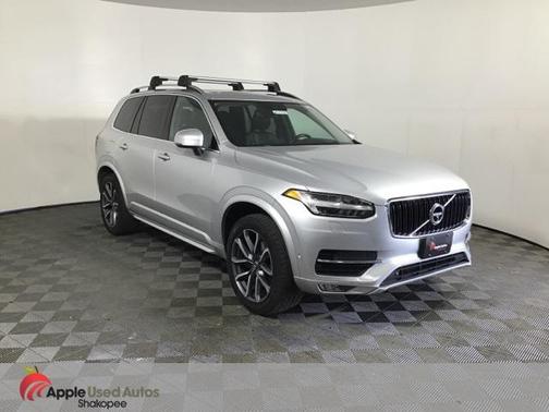 2016 Volvo XC90 T6 Momentum