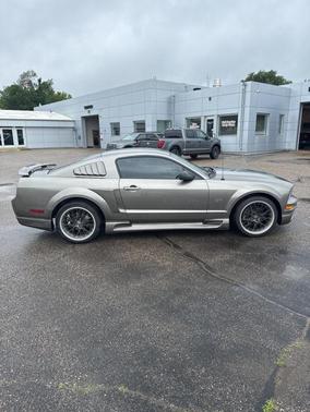 2005 Ford Mustang GT Premium