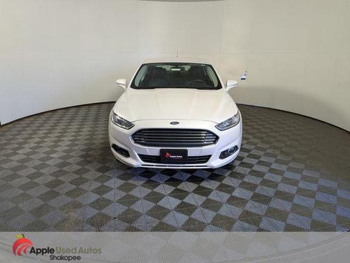 White Platinum Clearcoat Metallic 2016 Ford Fusion SE