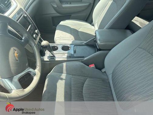 Pearl 2017 Chevrolet Traverse 1LT