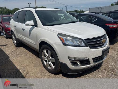 Pearl 2017 Chevrolet Traverse 1LT