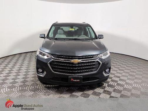Graphite Metallic 2018 Chevrolet Traverse LT Cloth