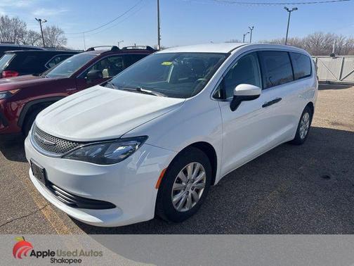 Bright White Clearcoat 2018 Chrysler Pacifica L
