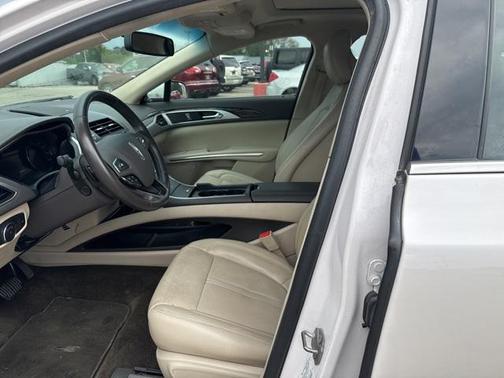 2016 Lincoln MKZ Base