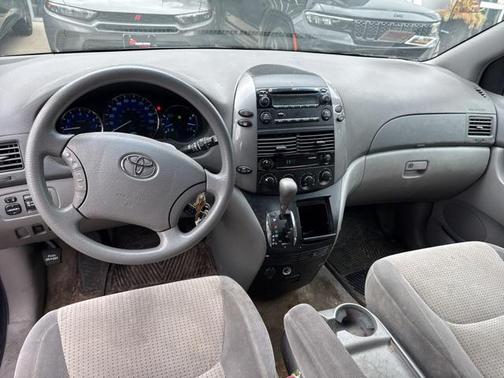 2010 Toyota Sienna LE