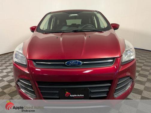 Ruby Red Metallic 2016 Ford Escape SE