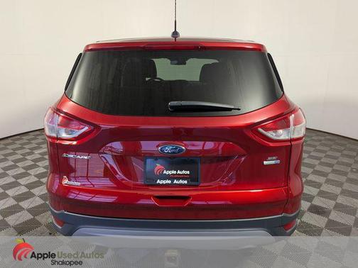Ruby Red Metallic 2016 Ford Escape SE