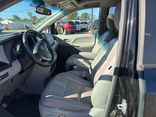 2015 Toyota Sienna XLE