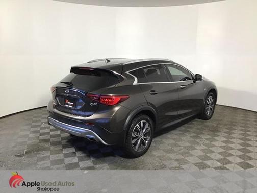 2017 INFINITI QX30 Premium