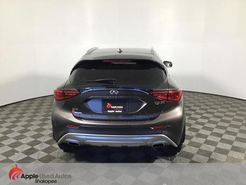 2017 INFINITI QX30 Premium