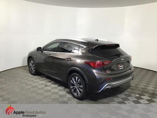 2017 INFINITI QX30 Premium