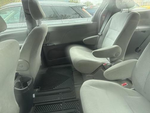 2016 Toyota Sienna SE