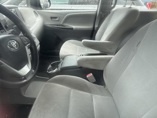 2016 Toyota Sienna SE