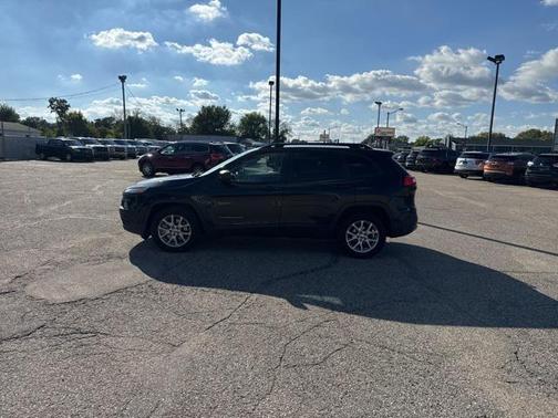 2016 Jeep Cherokee Sport