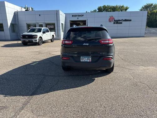 2016 Jeep Cherokee Sport
